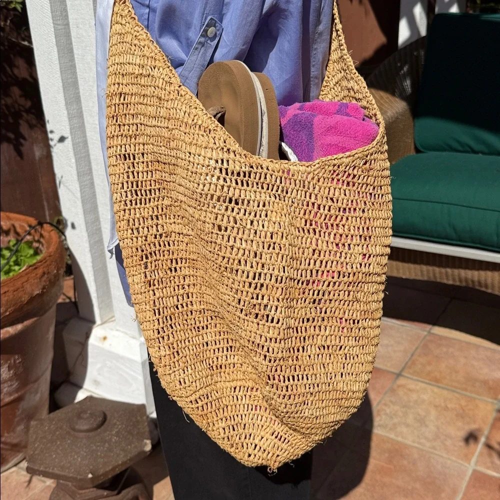 Handwoven Raffia Shoulder Bag - Picture 3 of 4